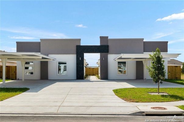 Exterior, Facade, Modern