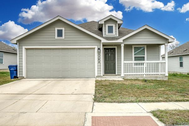 Attached, Exterior, Facade, American Craftsman