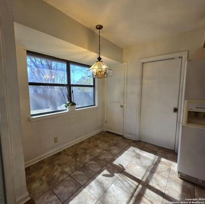 Empty room, Interior, Pendant Lights