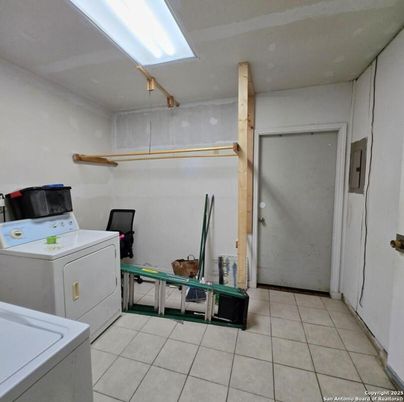 Interior, Washer