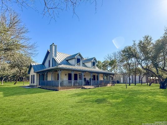 Backyard, Exterior, Facade, Queen Anne Victorian