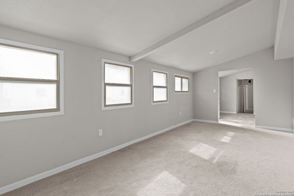Empty room, Interior