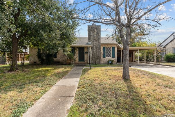 Backyard, Exterior, Facade, Ranch