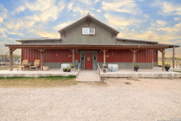 Exterior, Facade, Log Home