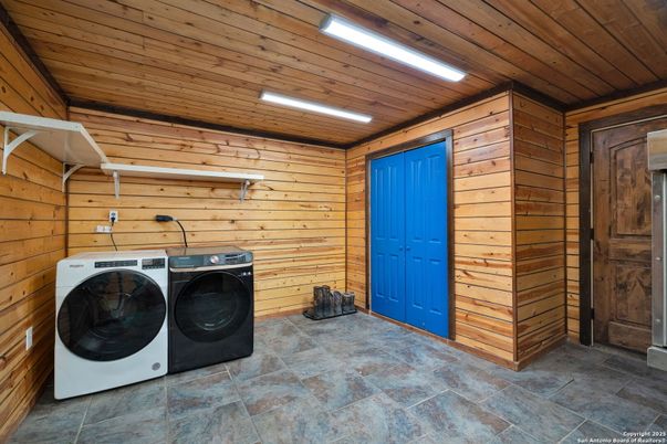 Interior, Recessed Lighting, Washer, Wooden Ceilings, Wooden Walls
