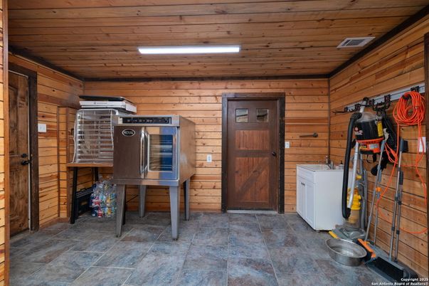 Interior, Washer, Wooden Ceilings, Wooden Walls