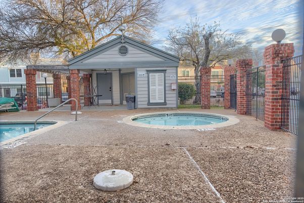 Exterior, Pool