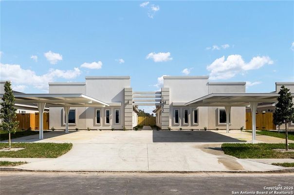 Backyard, Exterior, Facade, Modern