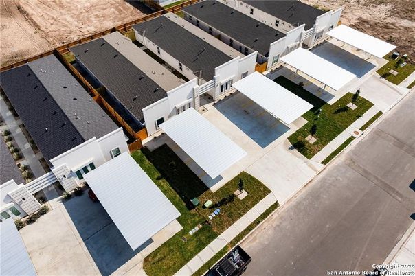 Exterior, Drone