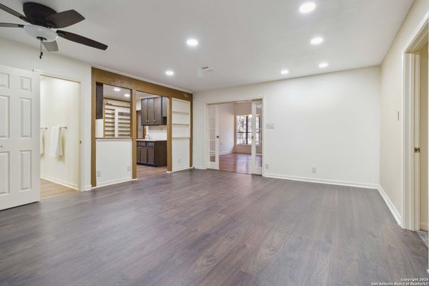 Empty room, Interior, Recessed Lighting, Wood Texture Flooring