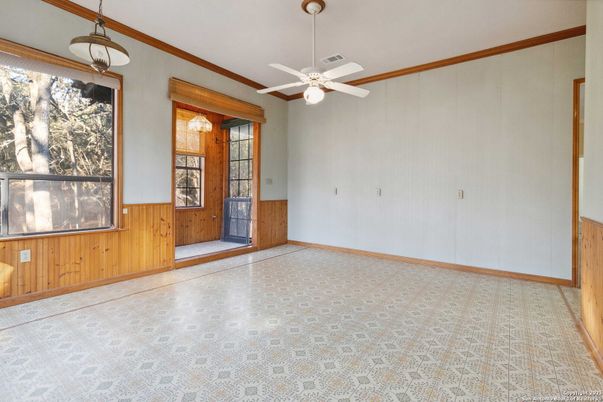 Empty room, Interior, Pendant Lights