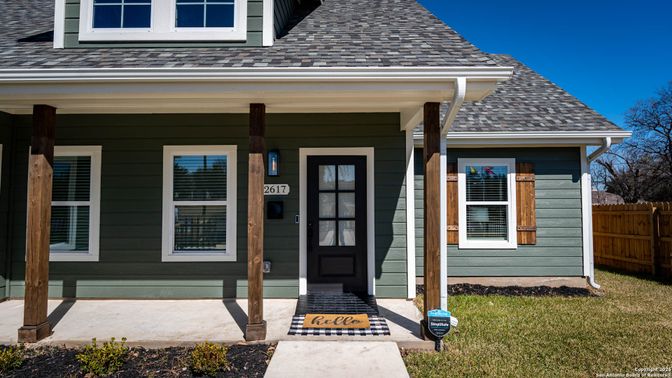 Exterior, Facade, Cape Cod