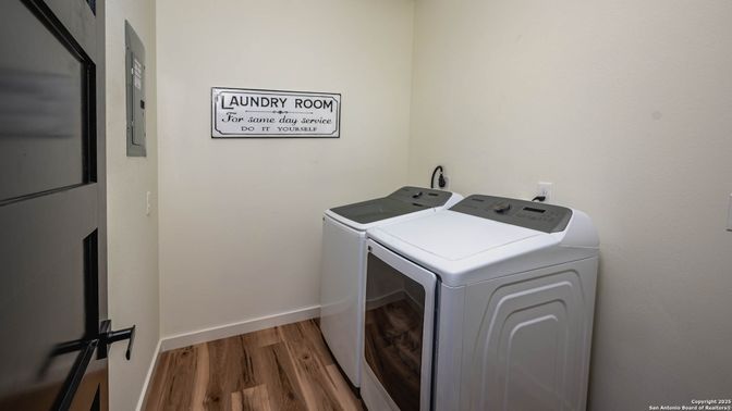 Interior, Washer, Wood Texture Flooring