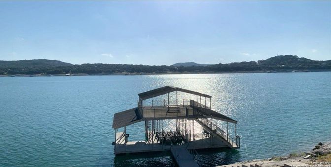 Exterior, Lake