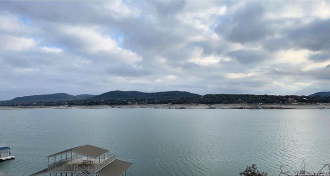 Exterior, Lake