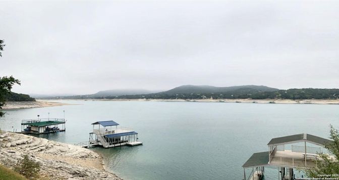 Exterior, Lake