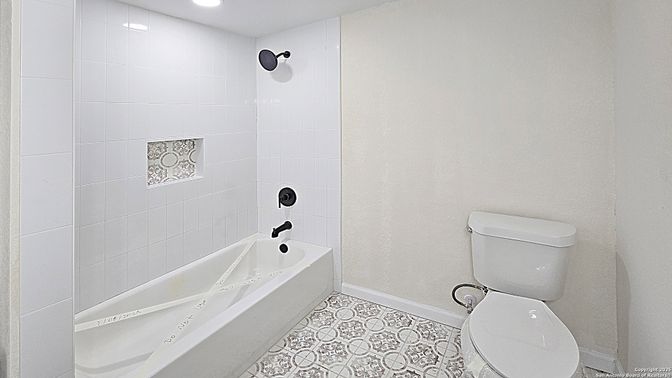 Bathroom, Interior, Recessed Lighting