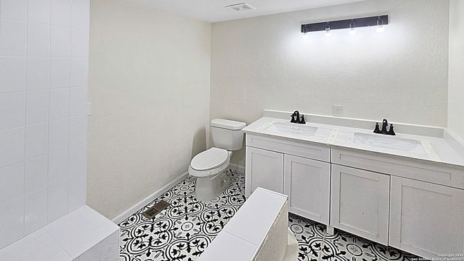Bathroom, Dual Sink Vanities, Interior