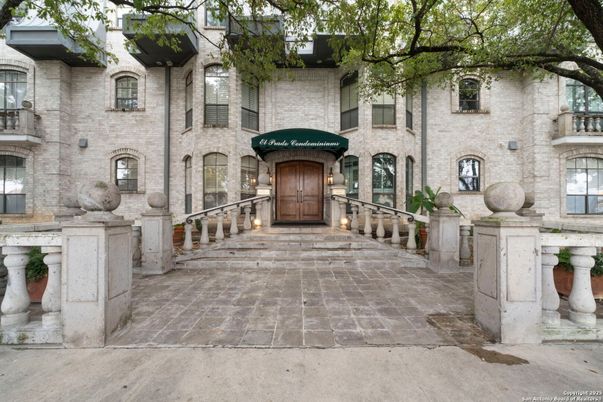 Exterior, Facade, Brick Facade, Rowhouse