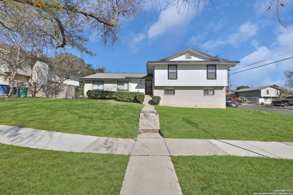 Backyard, Exterior, Facade, Split Level