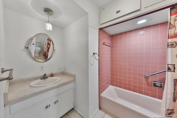 Bathroom, Interior, Pendant Lights, Recessed Lighting
