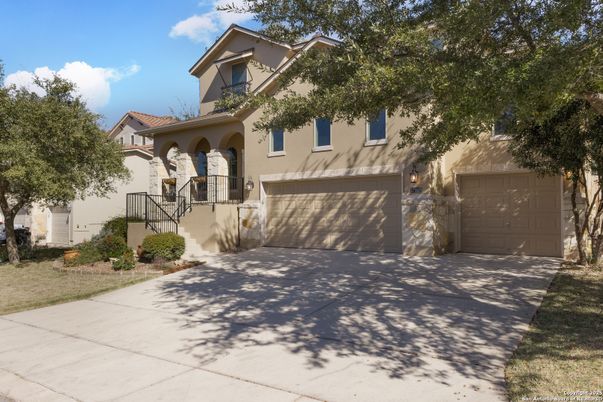 Attached, Exterior, Facade, Mediterranean