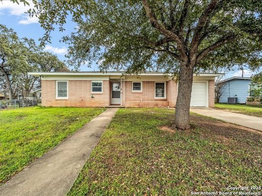 Attached, Exterior, Facade, Brick Facade, Ranch