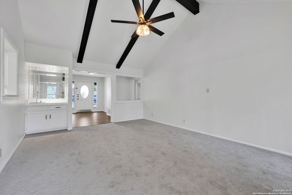 Empty room, Interior, Wooden Beams