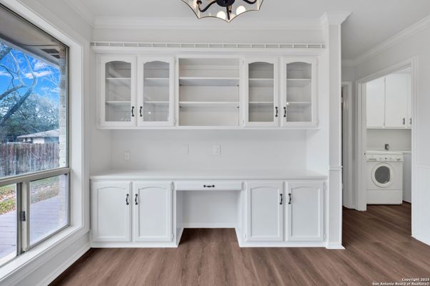Interior, Washer, Wood Texture Flooring