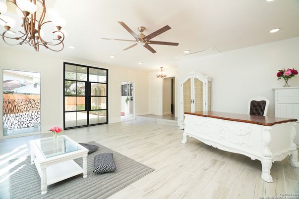 Chandelier, Interior, Recessed Lighting, Wood Texture Flooring