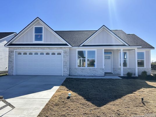 Attached, Exterior, Facade, Farmhouse