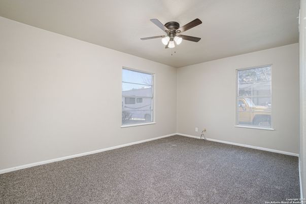 Empty room, Interior