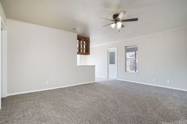 Empty room, Interior