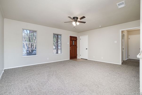 Empty room, Interior