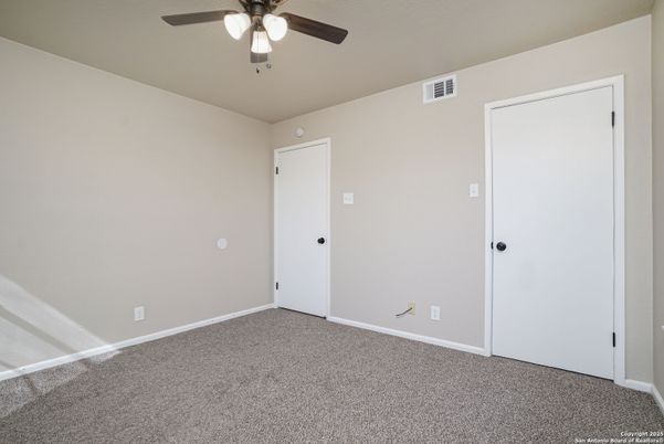 Empty room, Interior