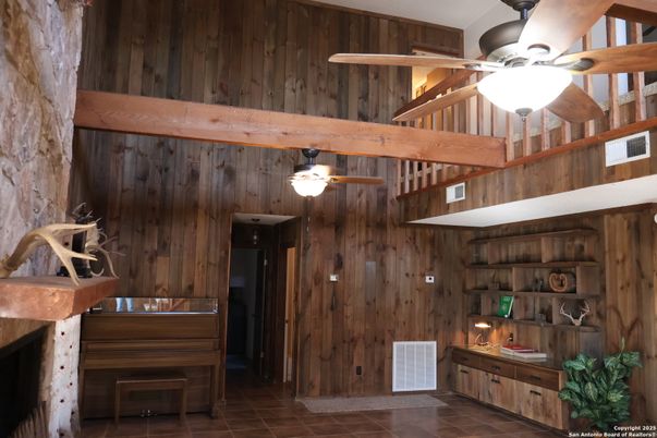 Interior, Piano, Wooden Beams, Wooden Walls