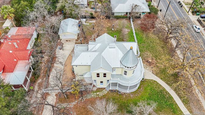Exterior, Drone