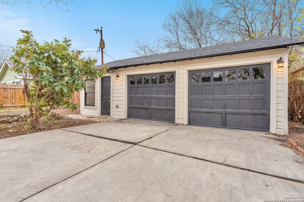 Detached Garage, Exterior