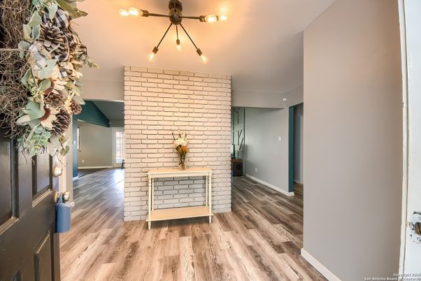 Interior, Pendant Lights, Wood Texture Flooring