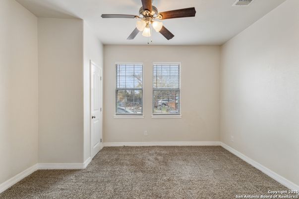 Empty room, Interior