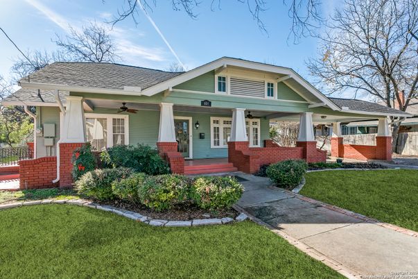 Exterior, Facade, American Craftsman