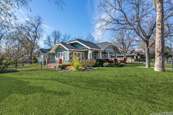 Backyard, Exterior, Facade, Ranch