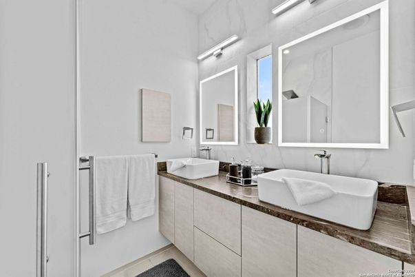 Bathroom, Dual Sink Vanities, Free Standing Baths, Interior