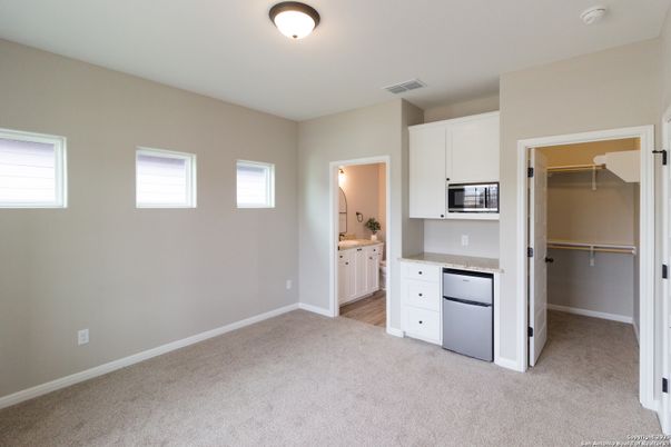 Empty room, Interior