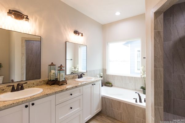 Bathroom, Dual Sink Vanities, Interior, Recessed Lighting