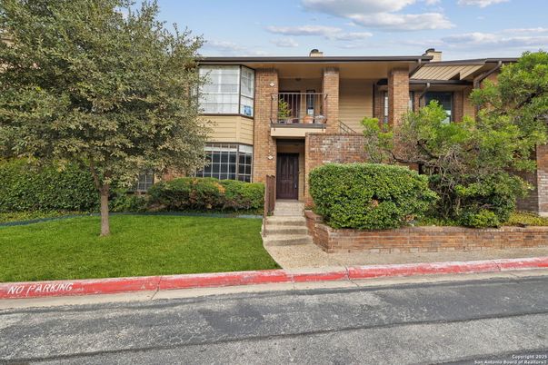 Exterior, Facade, Brick Facade, Split Level