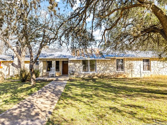 Backyard, Exterior, Facade, Ranch