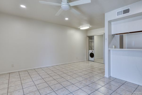 Empty room, Interior, Recessed Lighting, Washer