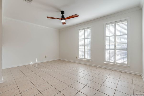 Empty room, Interior