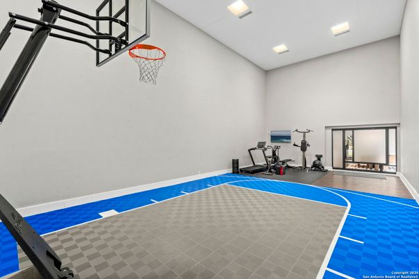 Fitness Equipment, Interior, Recessed Lighting